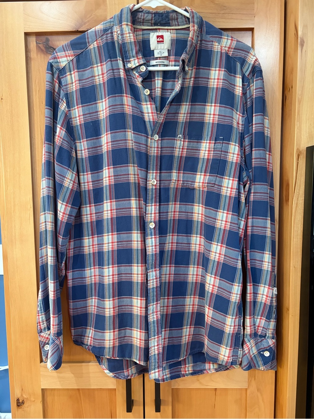 Quiksilver Men's Navy, Cream & Red Plaid Button-Down Shirt medium M